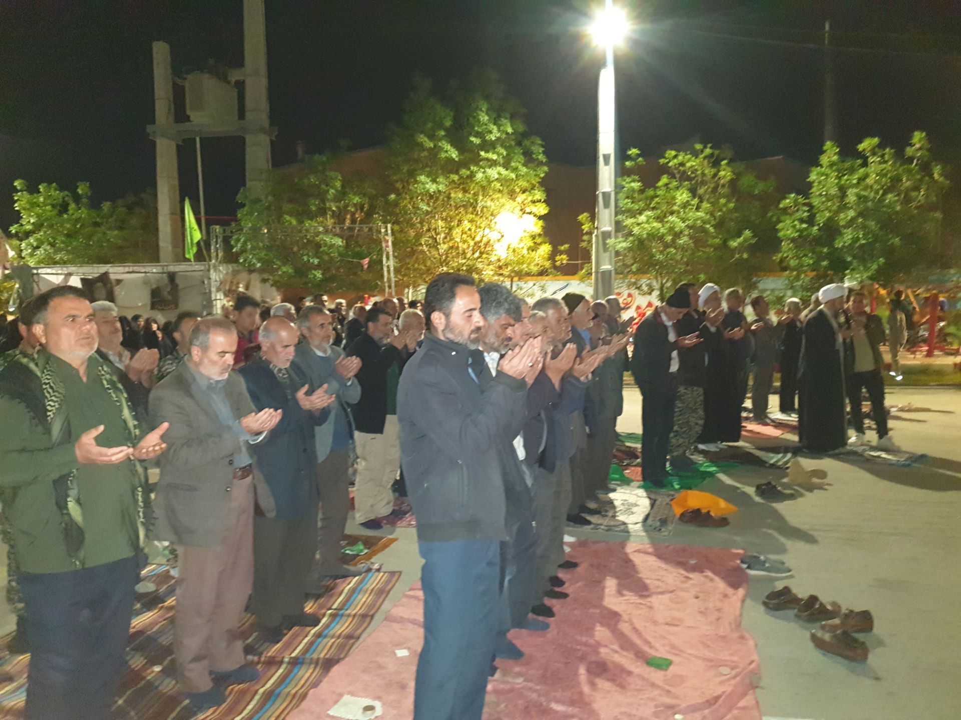 یکن‌آباد غرق در نور دعا؛ برگزاری مراسم نماز استغاثه به امام عصر(عج)