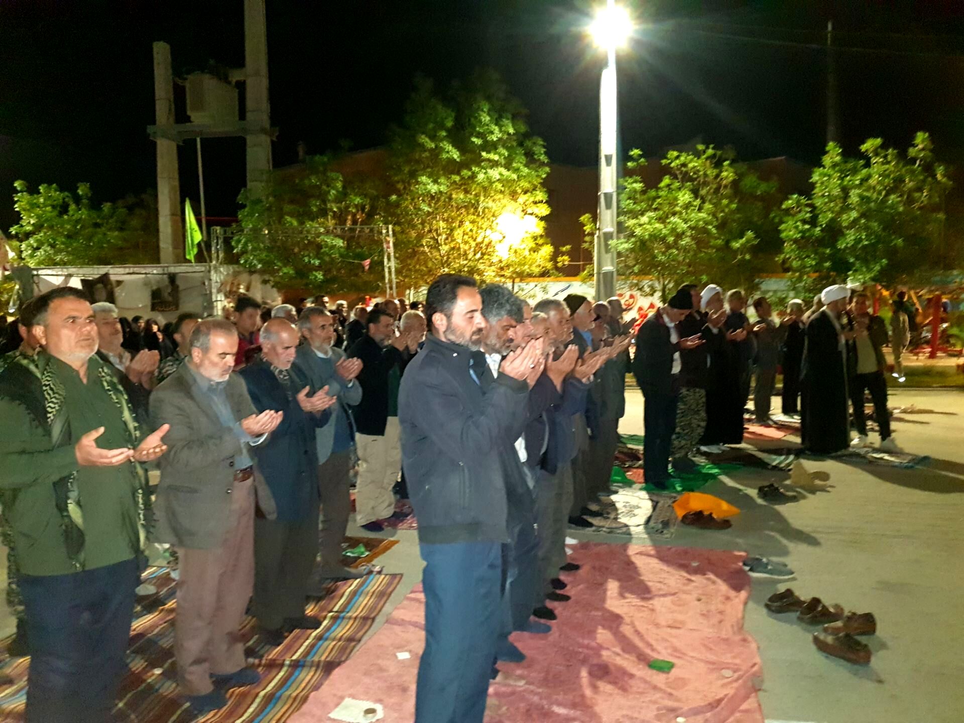 یکن‌آباد غرق در نور دعا؛ برگزاری مراسم نماز استغاثه به امام عصر(عج)