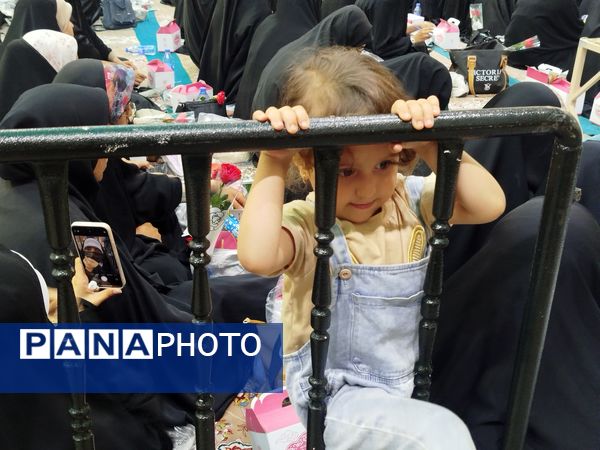 اجتماع دختران دانشجو در حرم مطهر حضرت معصومه (س) به مناسبت روز دختر  