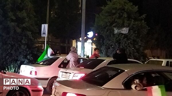 حضور دهه نودی ها در رژه ماشینی بلوار فضل نیشابور 