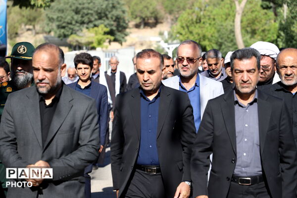 حضور کاروان فرهنگیان استان چهارمحال و بختیاری در مراسم تشییع رهبر شهید