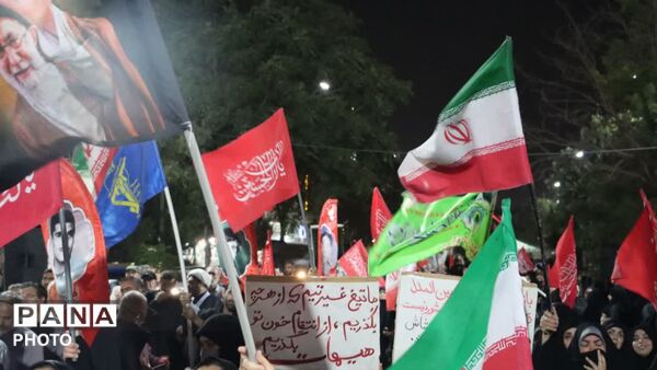 کودکان و نوجوانان ایران، پای کار انقلابند