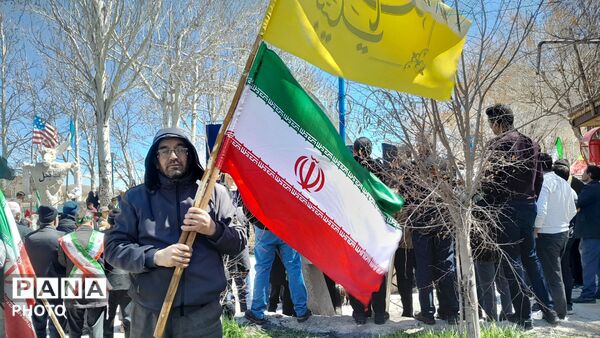 مراسم استغاثه به امام زمان (عج) به همراه آتش زدن بت بعل در گرداب شهر بن