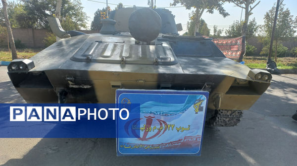 نمایشگاه هفته دفاع مقدس در مجتمع فرهنگی و ورزشی فجر نیشابور