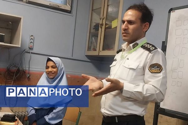 اجرای طرح «همیار پلیس» در دبستان شهید مجید مجیدی ناحیه دو شهرری 