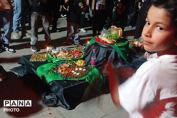 شبی به نام جوانمردی؛ گل‌ریزان عاشقان حضرت قاسم علیه السلام در شب ششم محرم