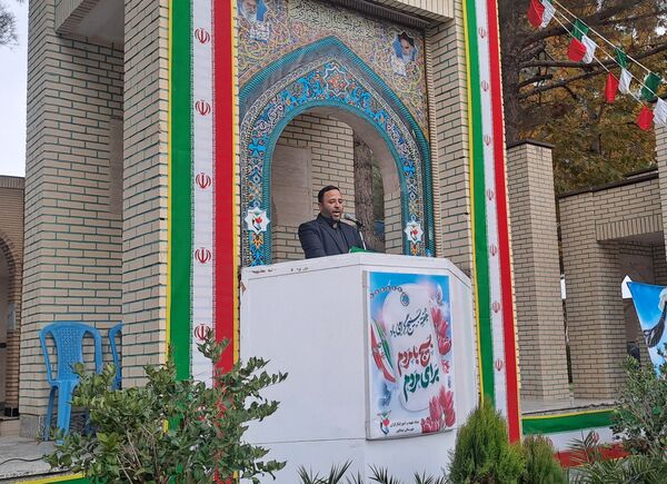  غبارروبی مزار شهدا در نیشابور 