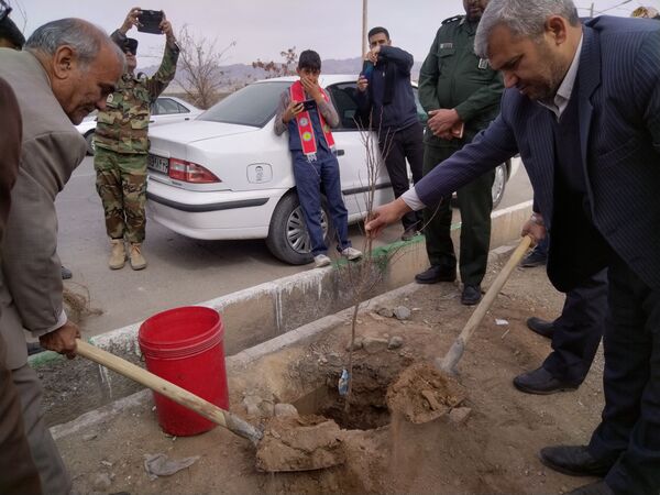 مراسم درخت کاری در مدرسه پویندگان فرهنگ شهرستان خلیل آباد 