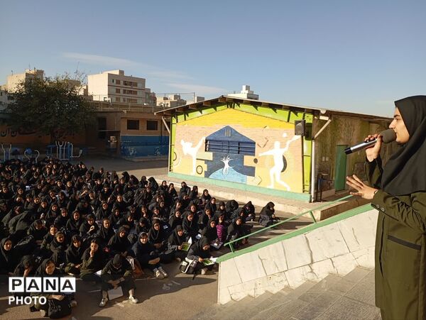 هفته دفاع مقدس در دبیرستان لقمان حکیم منطقه ۱۵