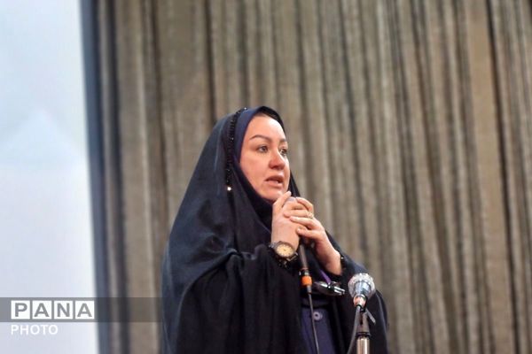 تبیین اهمیت رسانه در تربیت