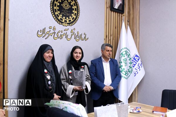 تقدیر از مربیان و دانش‌آموزان پیشتاز در فعالیت موکب‌های سازمان دانش‌آموزی شهر تهران