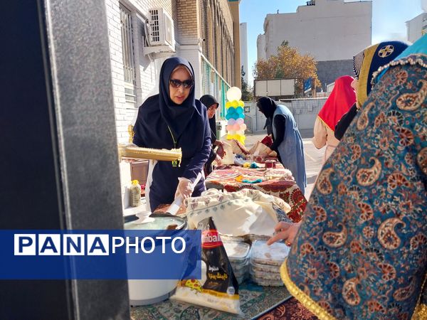 بازارچه کمک به غزه در هنرستان کاردانش امام حسن مجتبی (ع) ناحیه۶ مشهد