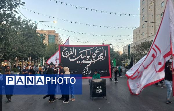 سیل عظیم زائران و مجاوران حرم امام رضا (ع) در روز آغاز امامت حضرت مهدی (عج)