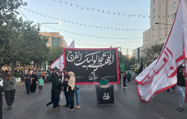 سیل عظیم زائران و مجاوران حرم امام رضا (ع) در روز آغاز امامت حضرت مهدی (عج)