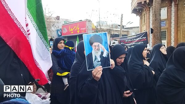 مشت هایی که با فریاد انتقام بالا می آمدند 