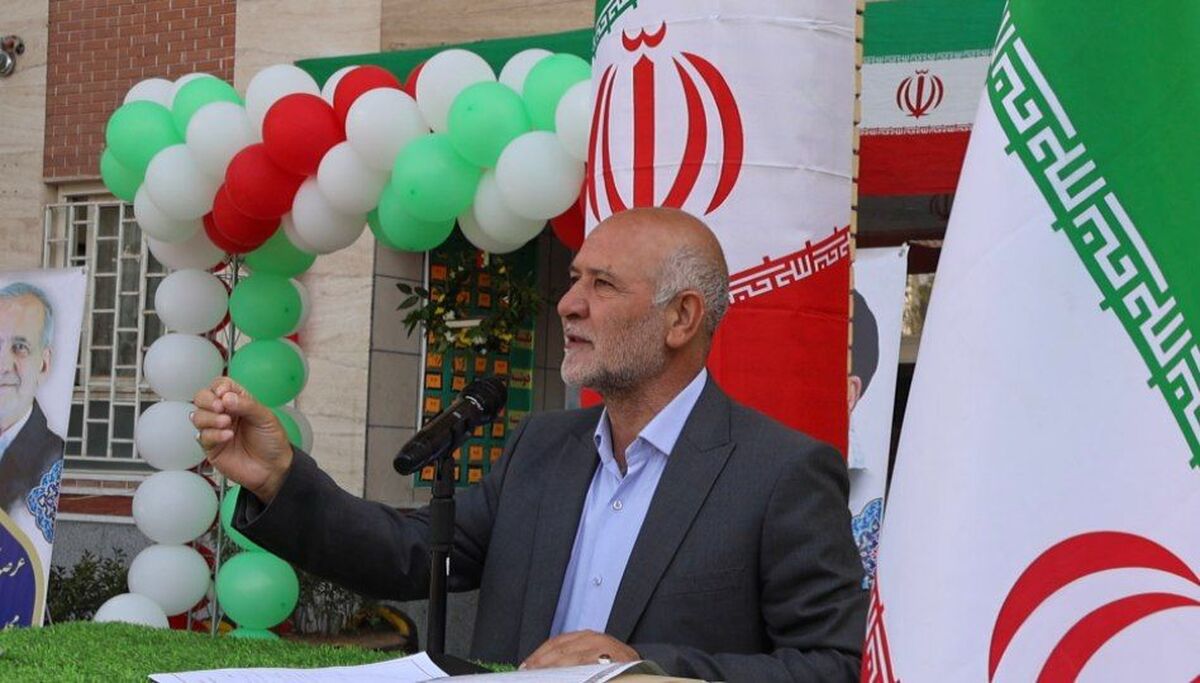 دانش‌آموزان و معلمان ستون‌های اصلی ساخت آینده ایران هستند