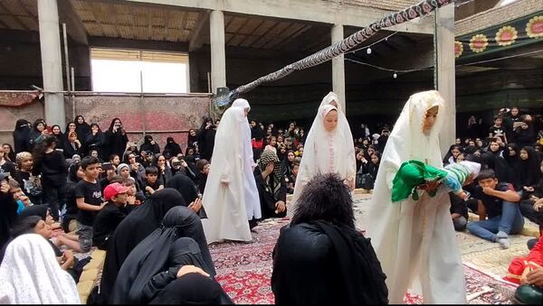 همایش شیرخوارگان حسینی با حضور خیل عظیمی از عزاداران در فاروج 