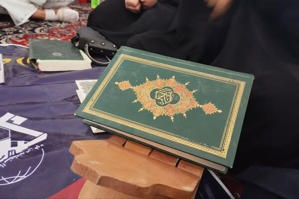 محفل قرآنی و حلقه صالحین در پایگاه مقاومت حضرت زینب (س) داریون 