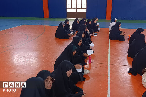 بازدید مدیرکل آموزش و پرورش خراسان شمالی از تمرین سرود «رهبر شهیدم» دانش‌آموزان بجنوردی