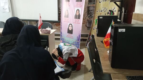  جلسه آموزشی دادرس با موضوع مخاطرات طبیعی در آموزشگاه هیات امنای فرزانگان