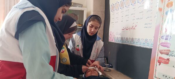مانور زلزله در دبیرستان شهید هاشمی نژاد 
