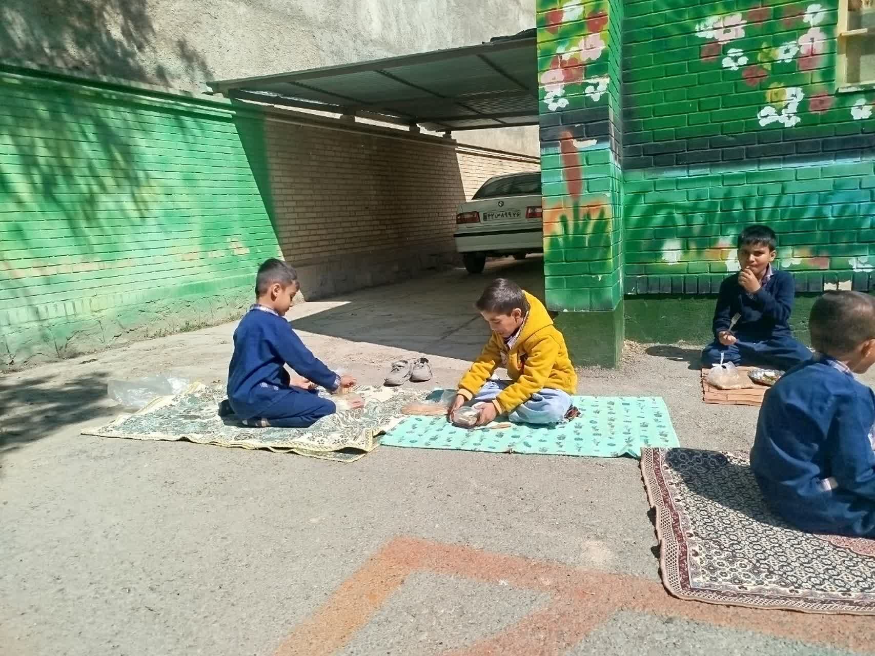 صبحانه سلامت در مدرسه پسرانه مبین شیروان