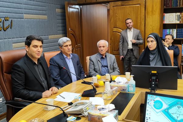 دیدار صمیمی استاندار کردستان با جمعی از دختران نخبه استان