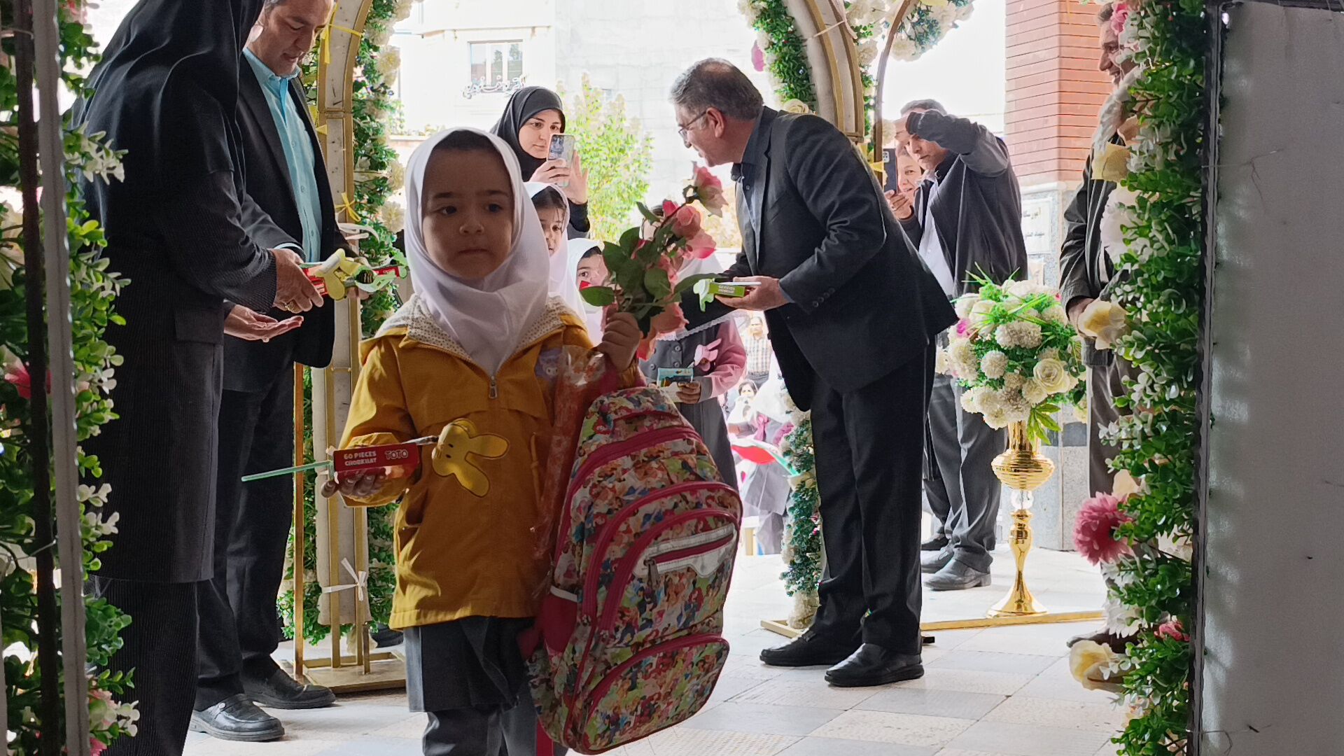 جشن شکوفه‌ها در ملکان؛ استقبال گرم از نوگلان دبستانی