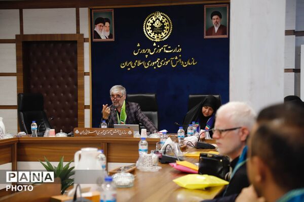 نشست هم‌اندیشی مسئولان دانش‌آموزی تهران با محور آموزش مربیان و مدیریت مصرف انرژی