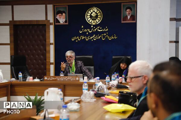 نشست هم‌اندیشی مسئولان دانش‌آموزی تهران با محور آموزش مربیان و مدیریت مصرف انرژی