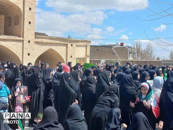 حضور شیرزنان دستجردی و نسل فردای ایران در راهپیمایی