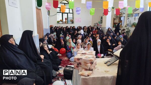 حضور پرشور بانوان و کودکان دهه نودی در مراسم یادبود شهدای مینابی 