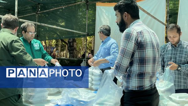 سفره غذای ۴۰ هزار نفری عید غدیر در مشهد برپا شد