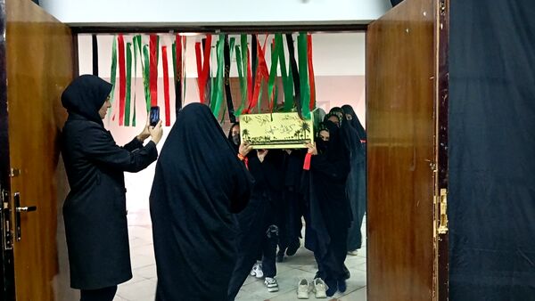 رویداد «لاله‌های روشن» همراه با استقبال از شهید گمنام