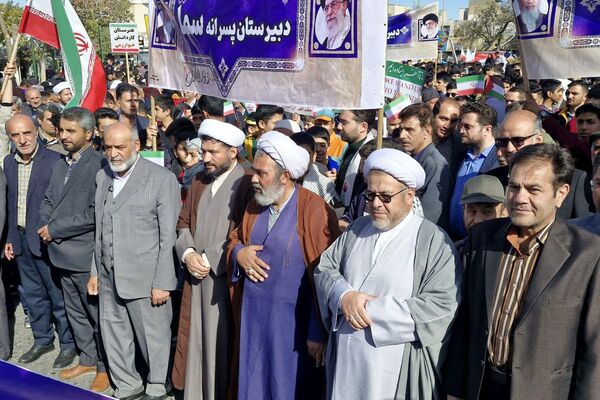 میدان‌داری دانش‌آموزان و همه‌ اقشار قوچانی در دفاع از ارزش‌های انقلاب 