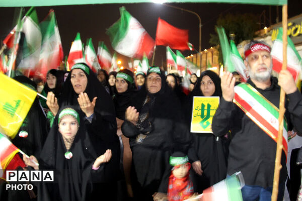 دسته کفن پوشان یزدی در سوگ رهبر انقلاب