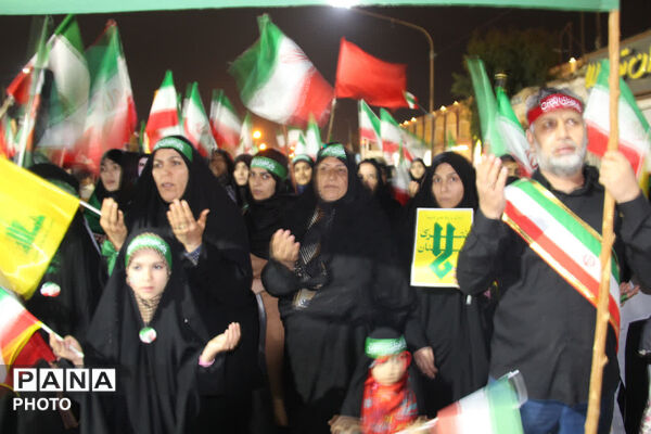 دسته کفن پوشان یزدی در سوگ رهبر انقلاب