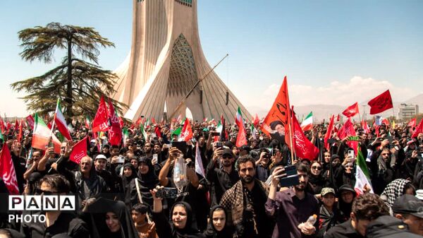 وداع حماسی ملت با پیکر مطهر پیشوای انقلاب اسلامی