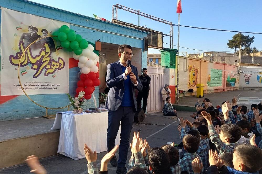 جشن دهه فجر و اعیاد شعبانیه در آموزشگاه شیخ جنید پیشوا