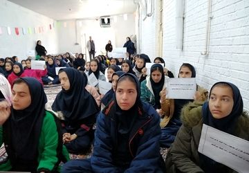 آموزش اهمیت خاک به دانش آموزان در شهرستان زرقان 