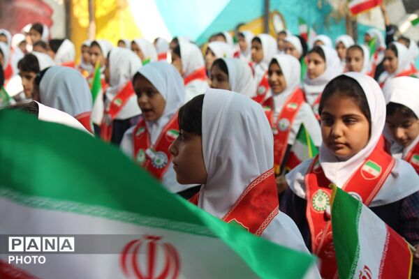 طنین(گام دوم انقلاب) در زنگ پیشتازان؛آغاز دوباره عهد نسل آینده با آرمان های انقلاب اسلامی