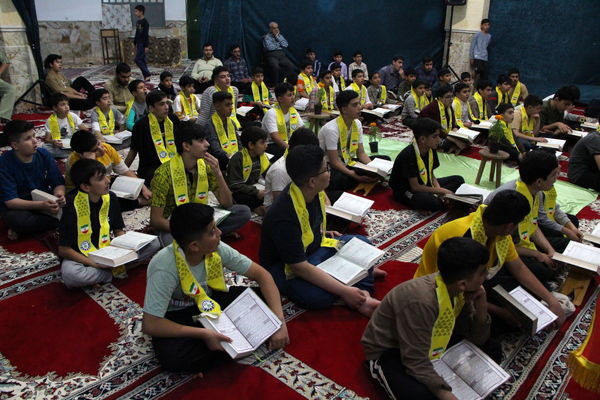 مراسم معنوی اعتکاف دانش‌آموزان پسر یزدی در فهرج