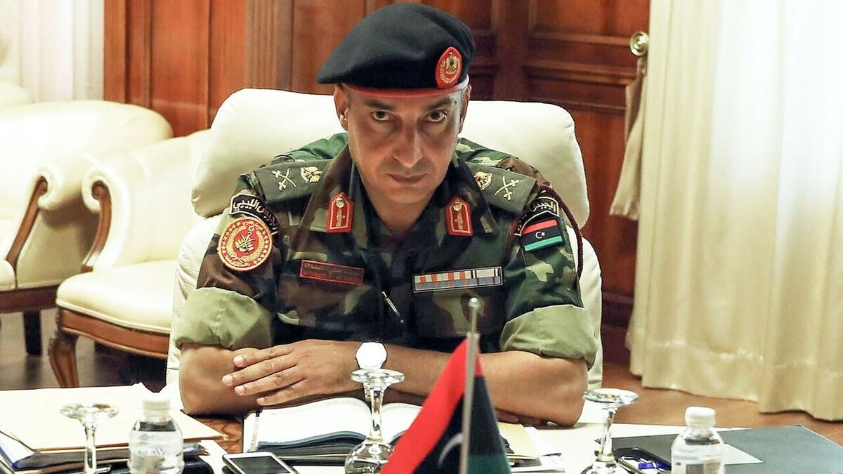 هواپیمای حامل فرمانده ارتش لیبی سقوط کرد