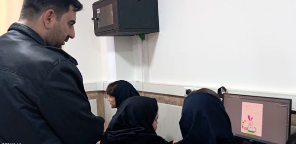 کارگاه آموزشی دانش‌آموزان سایبری در هنرستان سوره زنجان