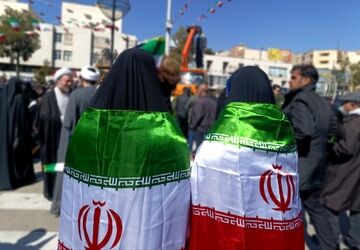 سنگ تمام آبادانی‌ها در سالروز جشن انقلاب
