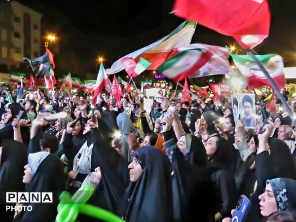 میدان انقلاب؛ جغرافیای همدلی در سایه سار نام میهن