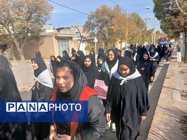 راهپیمایی روز 13 آبان در کوچه‌های شهر رضویه