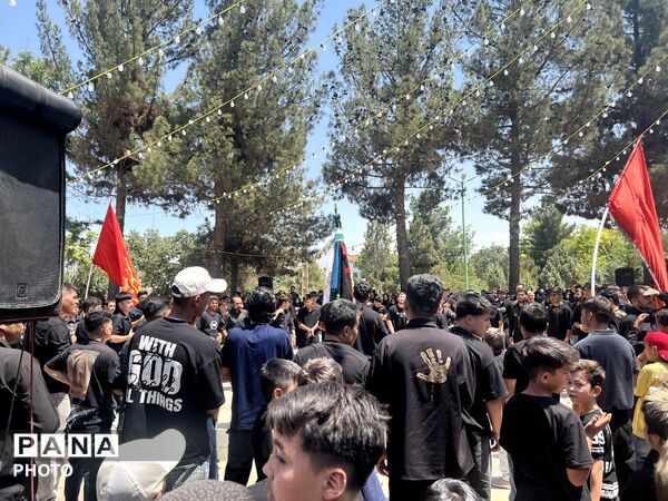 عزاداری پرشور ظهر عاشورا در شهرک ینگی امام
