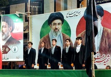 از گام های استوار، تا قلب هایی که به عشق وطن می‌تپد، همه زیر سایه پرچم سرافراز ایران