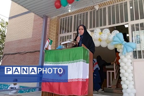 زنگ جشن شکوفه‌ها در مدرسه «آیین روشن» شهریار نواخته شد